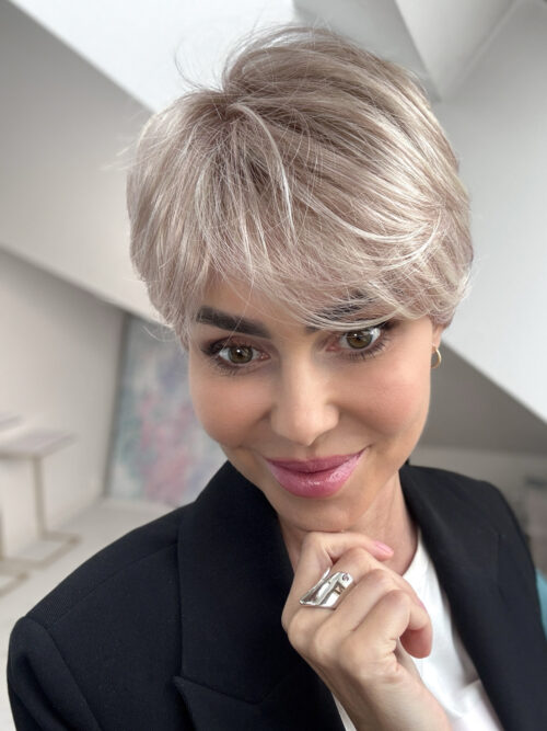 Peruka Elegant Pastel Rose Gisela Mayer -włosy krótkie