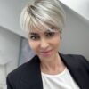 Peruka Elegant Platynowy Blond Gisela Mayer- włosy krotkie